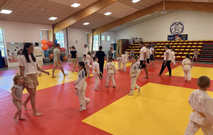 Quand les parents montent sur le tatami : une après-midi riche en émotions… et en révélations !