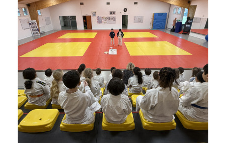 exposé judo avec Tom et Mylah de l'école primaire de Ennery