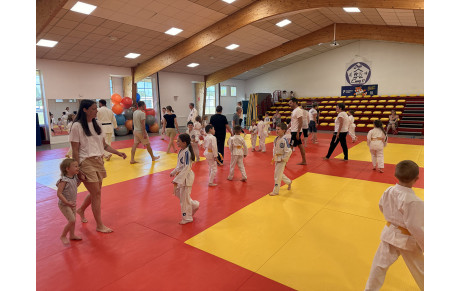 Quand les parents montent sur le tatami : une après-midi riche en émotions… et en révélations !